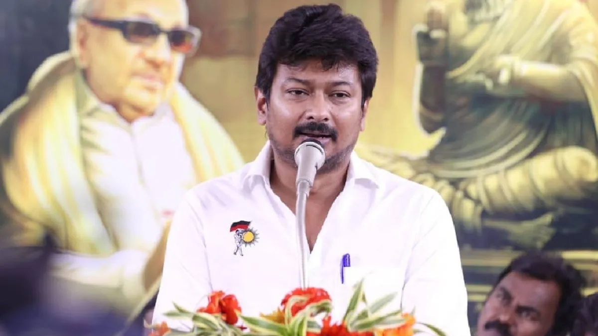 கூடவே இருந்து.. சட்டசபையிலேயே எதிரிகளோடு கொஞ்சி குலாவுறாங்க! கொதித்தெழுந்த உதயநிதி ஸ்டாலின்!
