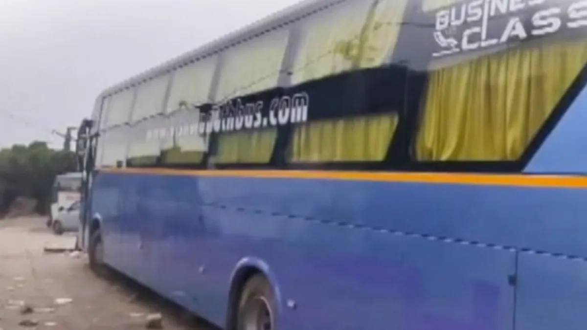 டெல்லியில் ஓடும் சொகுசு பஸ்ஸில் 16 வயது சிறுமிக்கு நடந்த கொடூரம்.. ஓட்டுநர், நடத்துநர் கைது