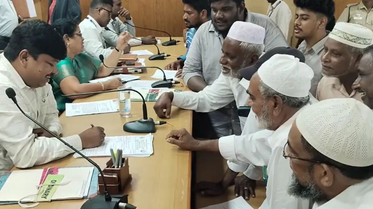 மயிலாடுதுறை பெருந்தோட்டம் பள்ளிவாசல் அருகே டாஸ்மாக் திறப்பதற்கு இஸ்லாமியர்கள் கடும் எதிர்ப்பு