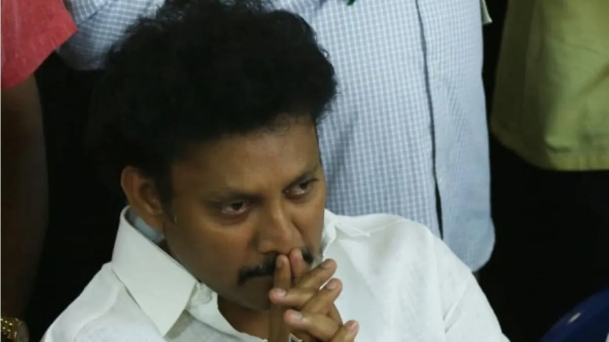 திமுக முன்னாள் அமைச்சர் அன்பில் மகேஷ் கைது.. அமைந்தகரையில் வைத்து கைது செய்த சிசிபி! குவிந்த போலீஸ்!