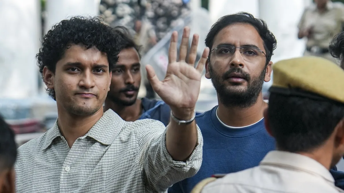 "நீங்களே Gen Z கிடையாது.." கரப்பான் பூச்சி கட்சி தலைவர்களை பார்த்து டெல்லி உயர் நீதிமன்றம் கேள்வி!