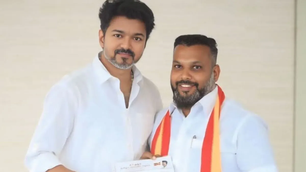 தோளோடு தோள் அணைத்த பாசம்! 300 கோடி மெத் வழக்கில் கைதான பூபாலனுடன் நெருக்கமாக விஜய்! பெரிய சிக்கல்