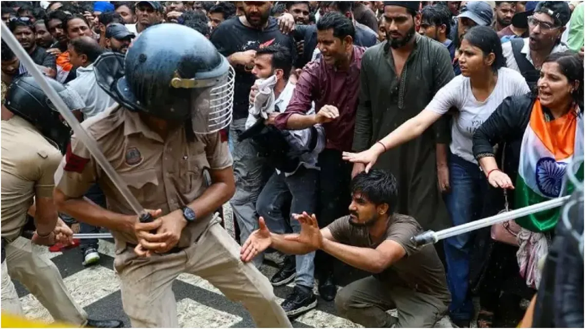 போராட்டக்காரர்களை அடையாளம் காண.. டெல்லி போலீஸ் எடுக்கும் புது முயற்சி! உளவு பார்க்கிறதா அரசு?