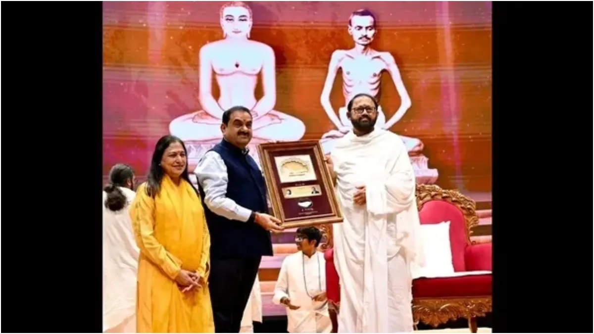 நவராத்திரி விழா.. ஆன்மீக பயணம் மேற்கொண்ட அதானி குழும தலைவர் கெளதம் அதானி!