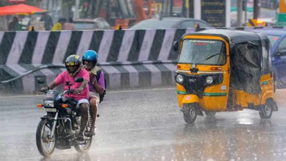 Weather: சென்னை உட்பட 15 மாவட்டங்களில் மதியம் வரை மழைக்கு வாய்ப்பு.. வானிலை மையம் அலர்ட் மெசேஜ்!
