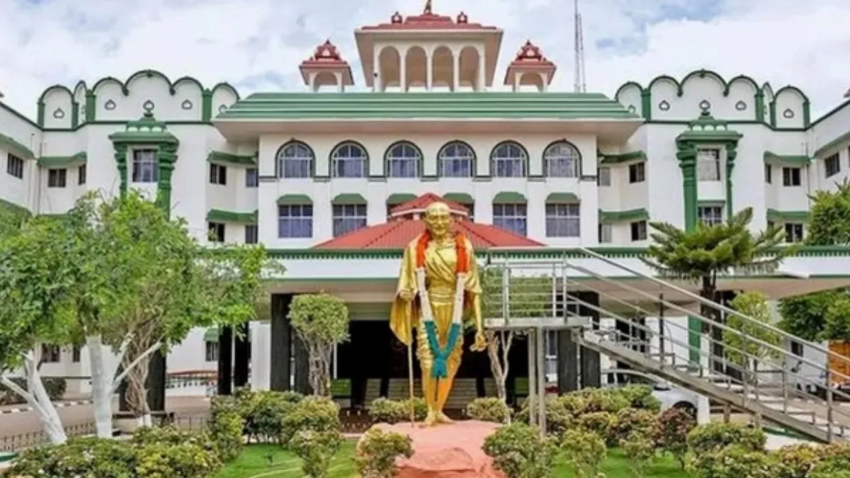 நாய்கள்.. ஊழல் செய்வதற்கு பதில் தெரு தெருவாக போய் பிச்சை எடுக்கலாம்! விளாசிய ஹைகோர்ட் நீதிபதிகள்!