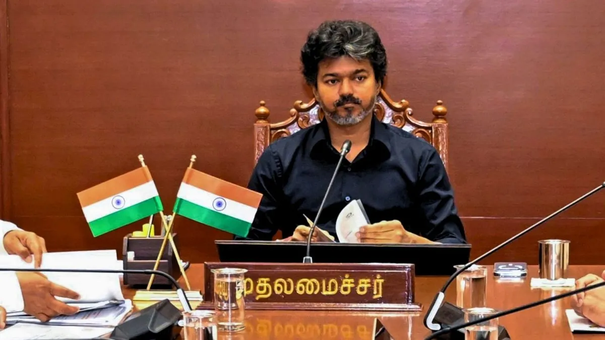 உளவுத்துறை ரகசிய ரிப்போர்ட்டை படிக்க மறுக்கும் முதல்வர் விஜய்? கோட்டையில் வெடிக்கும் அதிகார மோதல்?