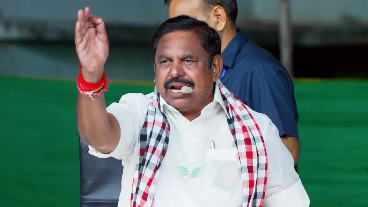 ’அம்மா’ இல்லாத பிள்ளையான அதிமுக! தனுஷுக்கு ஜால்ரா போடும் மாஜிகள்! தலையில் அடித்துக் கொள்ளும் ர.ர.கள்