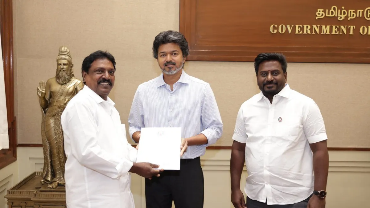 முதல்வர் விஜய்யை சந்தித்த தமிழ்நாடு இயல், இசை, நாடக மன்றத் தலைவர் புஷ்பவனம் குப்புசாமி! யார் இவர்?