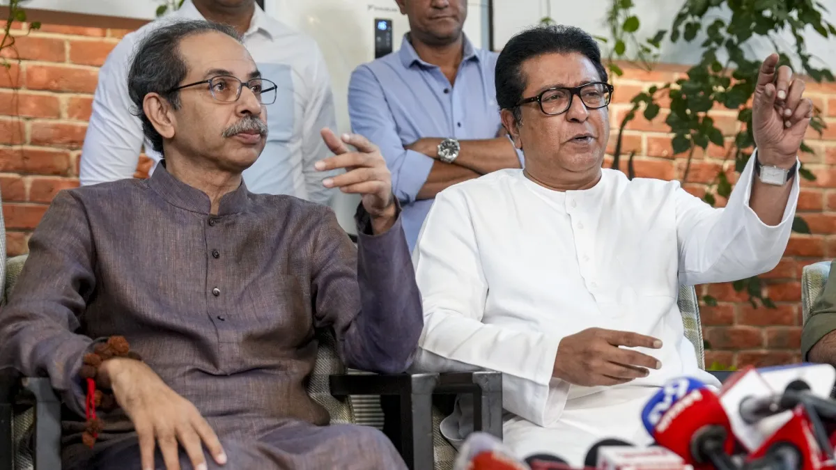 மோடி அரசுக்கு தலைவலி.. மிக பெரியளவில் வெடிக்கும் போராட்டம்! ஒரே மேடையில் தாக்கரே சகோதரர்கள்