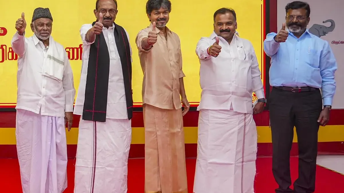 தவெக வேட்பாளருக்காக மொத்தமாக கைகோர்த்து களமிறங்கும் கூட்டணி கட்சிகள்! சற்று நேரத்தில் பொதுக்கூட்டம்