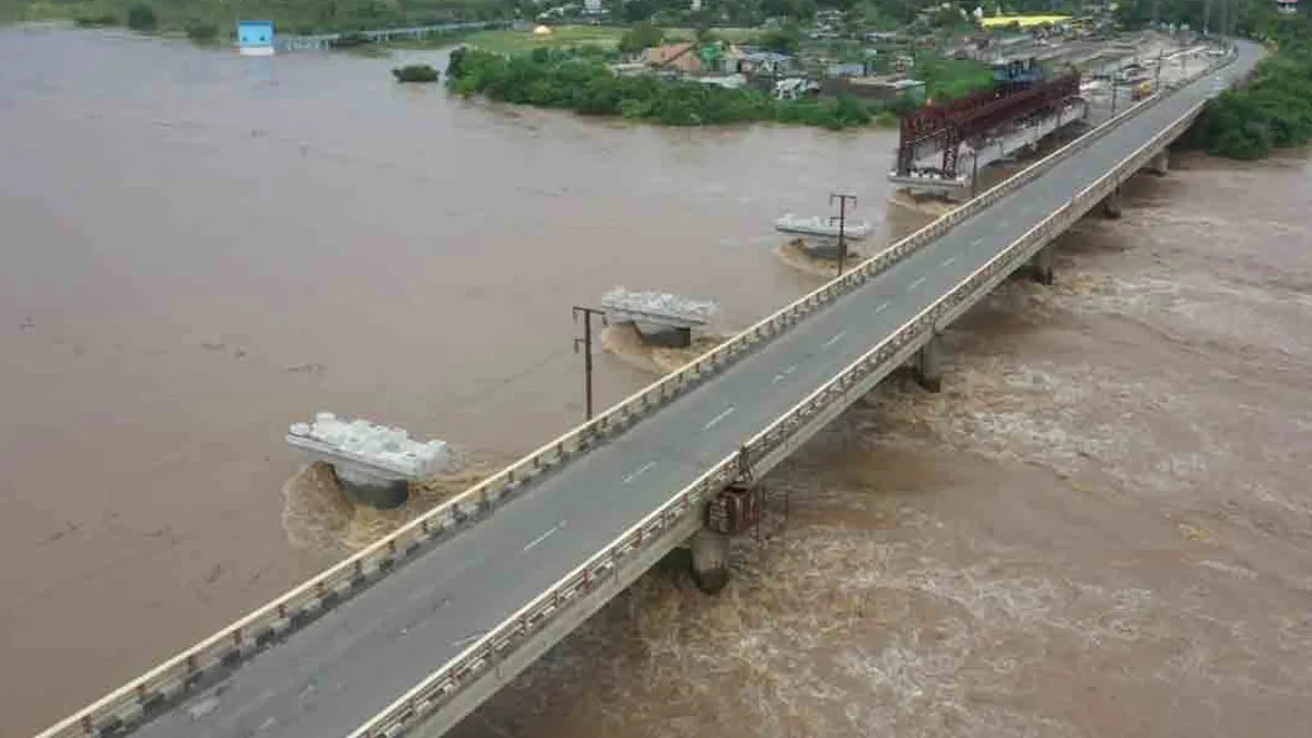 గోదావరికి వరద ముప్పు: ఏపీలో ఆరు జిల్లాల్లో హైఅలర్ట్ | High alert as River Godavari on the rise with flood water - Telugu Oneindia