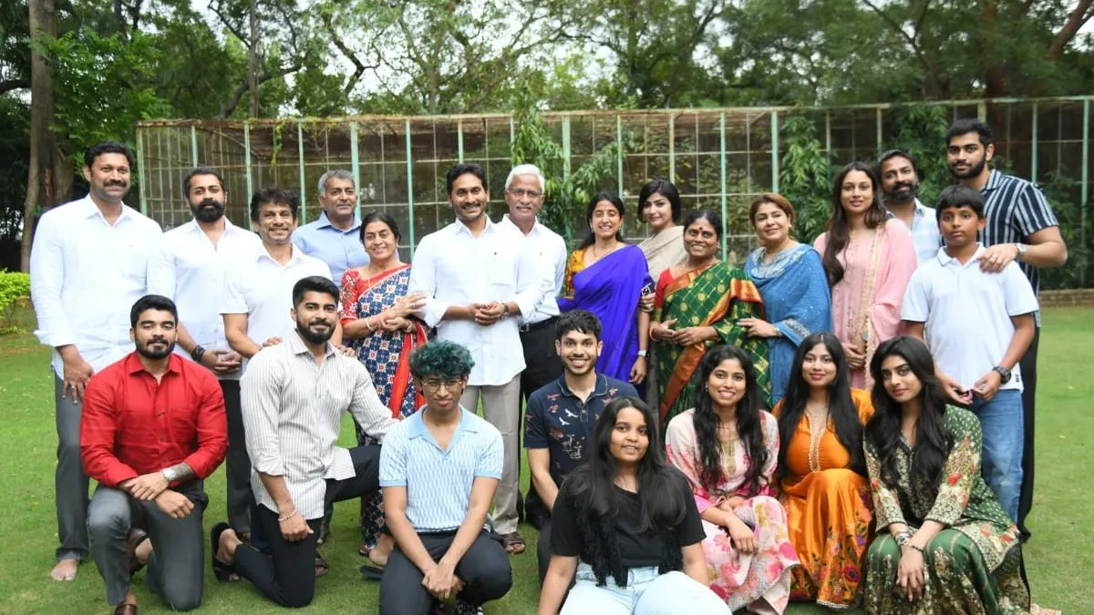 క్రిస్మస్ వేడుకల్లో జగన్ ఈ సారి - విజయమ్మ, షర్మిల..!!