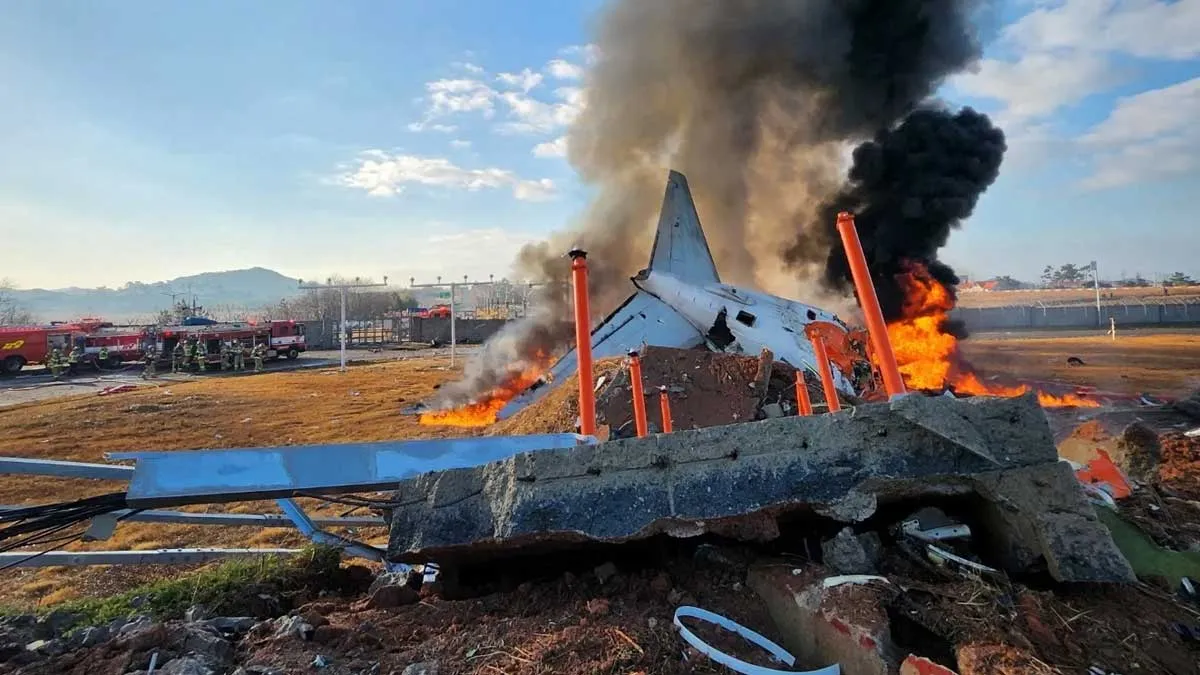 South Korea: దక్షిణ కొరియాలో ఘోర విమాన ప్రమాదం.. 28 మంది మృతి..!