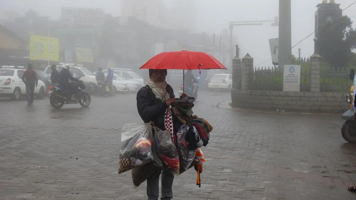బంగాళాఖాతంలో బలహీన పడ్డ అల్పపీడనం- అయినా