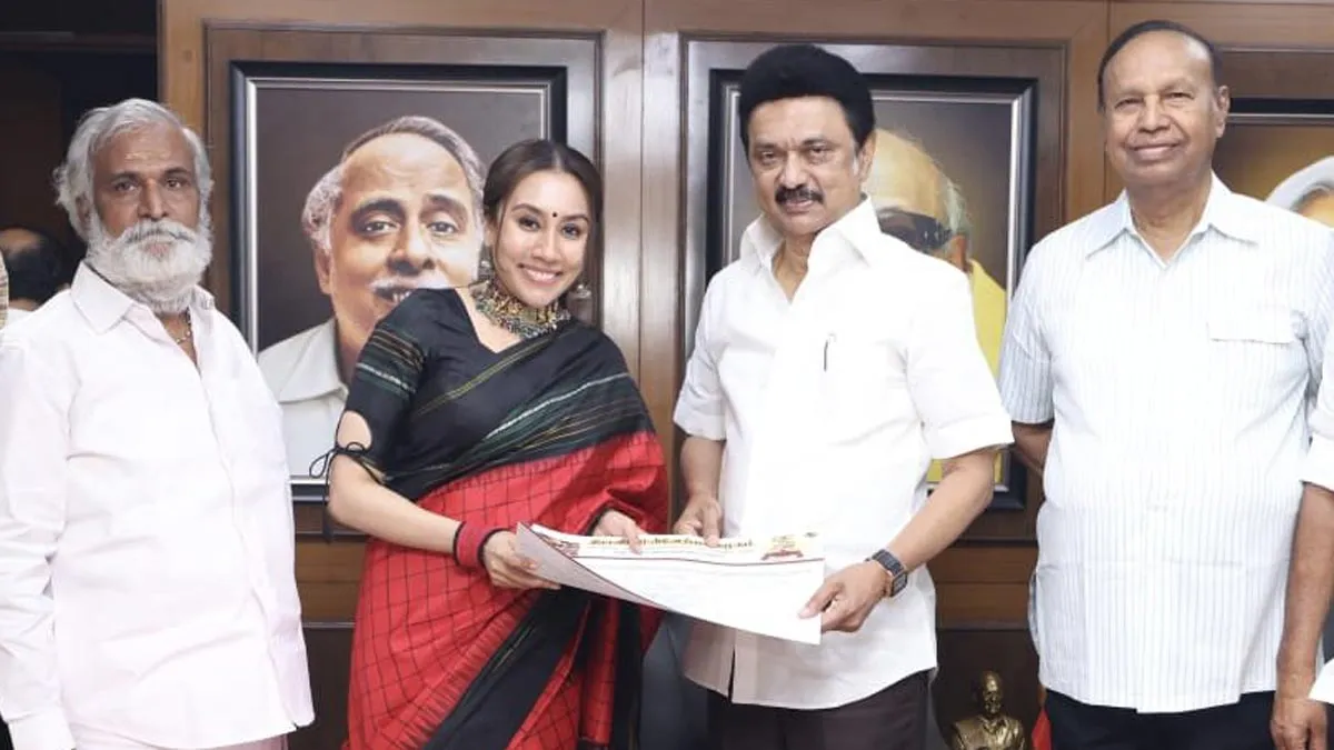 `కట్టప్ప` కూతురు అరంగేట్రం: చీర రంగుతో క్లారిటీ