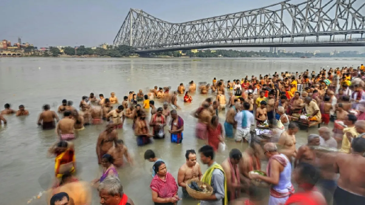 "గంగలో మునిగితే పేదరికం పోతుందా..?"