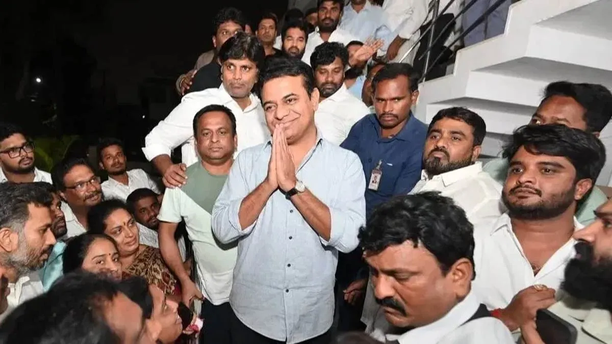 కేటీఆర్‌ ఇంటికి హుటాహుటిన లీగల్ టీమ్