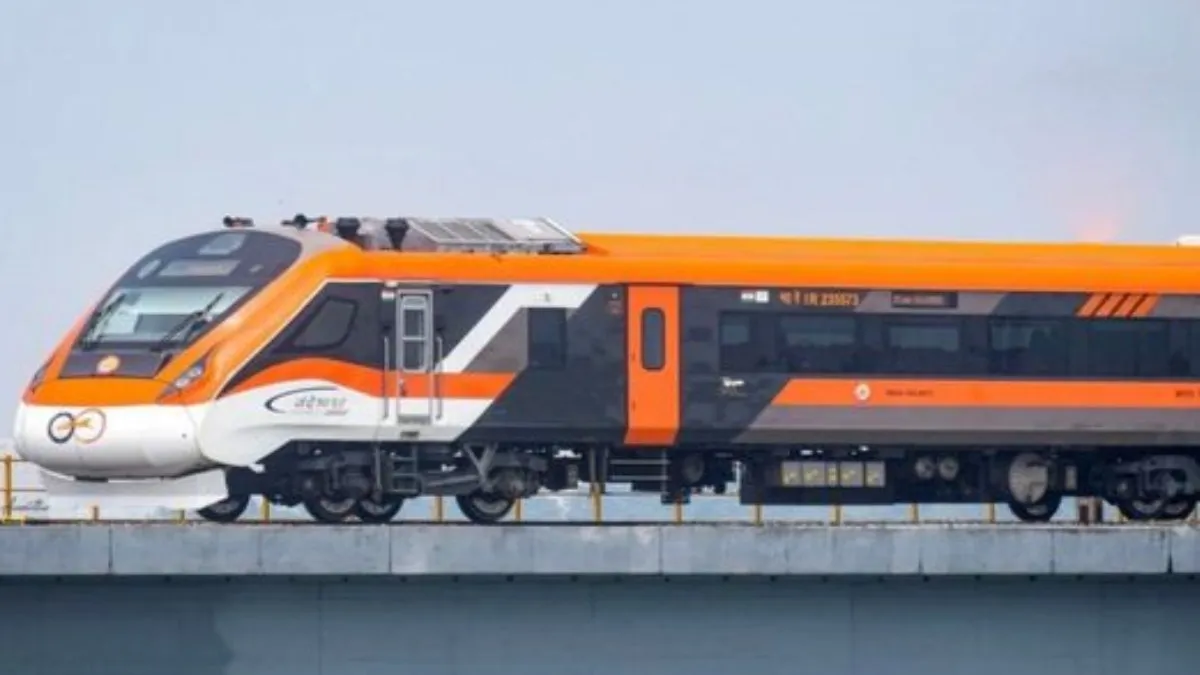 ప్రభుత్వ ఉద్యోగులకు ఊరట: ఇకపై వందే భారత్‌లో..