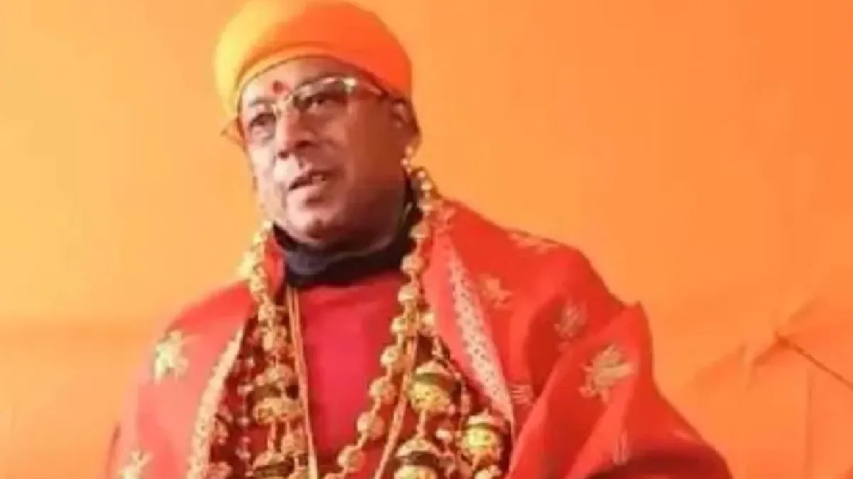 మహా కుంభమేళాలో స్పెషల్ అట్రాక్షన్.. ఒళ్లంతా బంగారు నగలతో గోల్డెన్ బాబా!