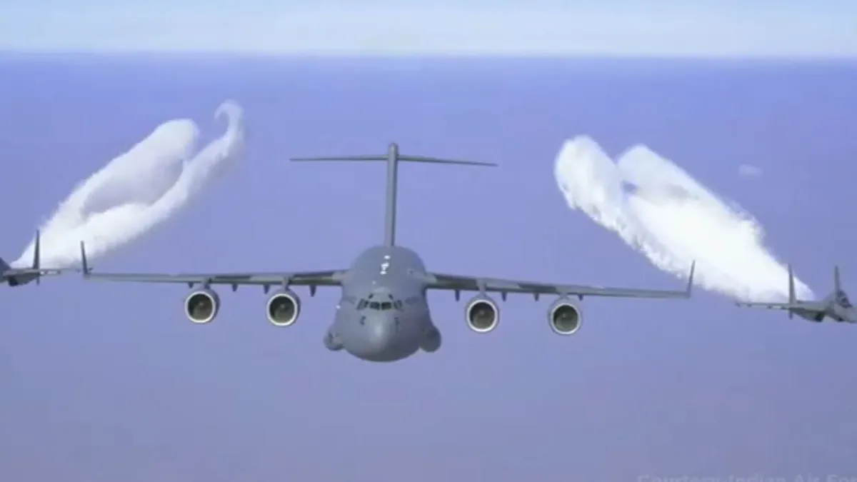 పవర్ ప్యాక్డ్- గగనతలంపై దూసుకొచ్చిన యుద్ధ విమానాలు