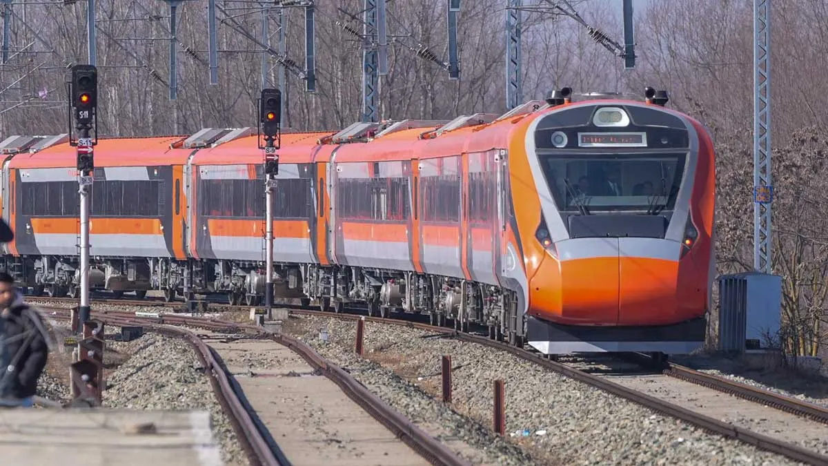 తెలుగు రాష్ట్రాల నుంచి వారణాసికి వందేభారత్ స్లీపర్..!!