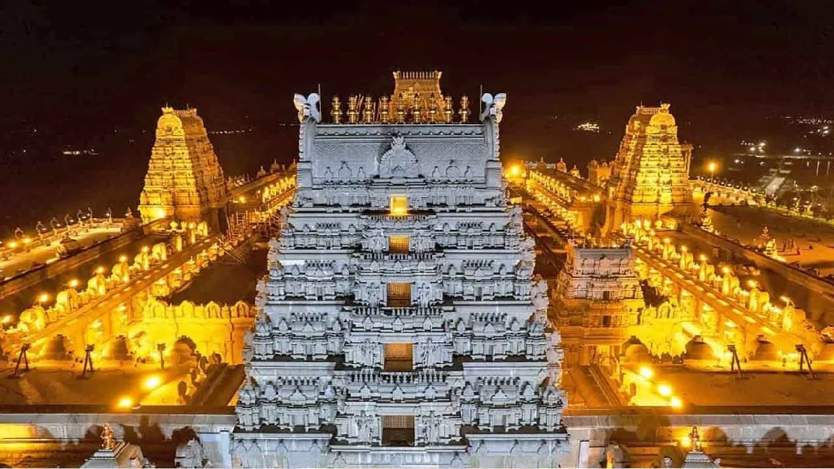 వైకుంఠ ద్వార దర్శనానికి ముస్తాబైన ఇల వైకుంఠపురం!