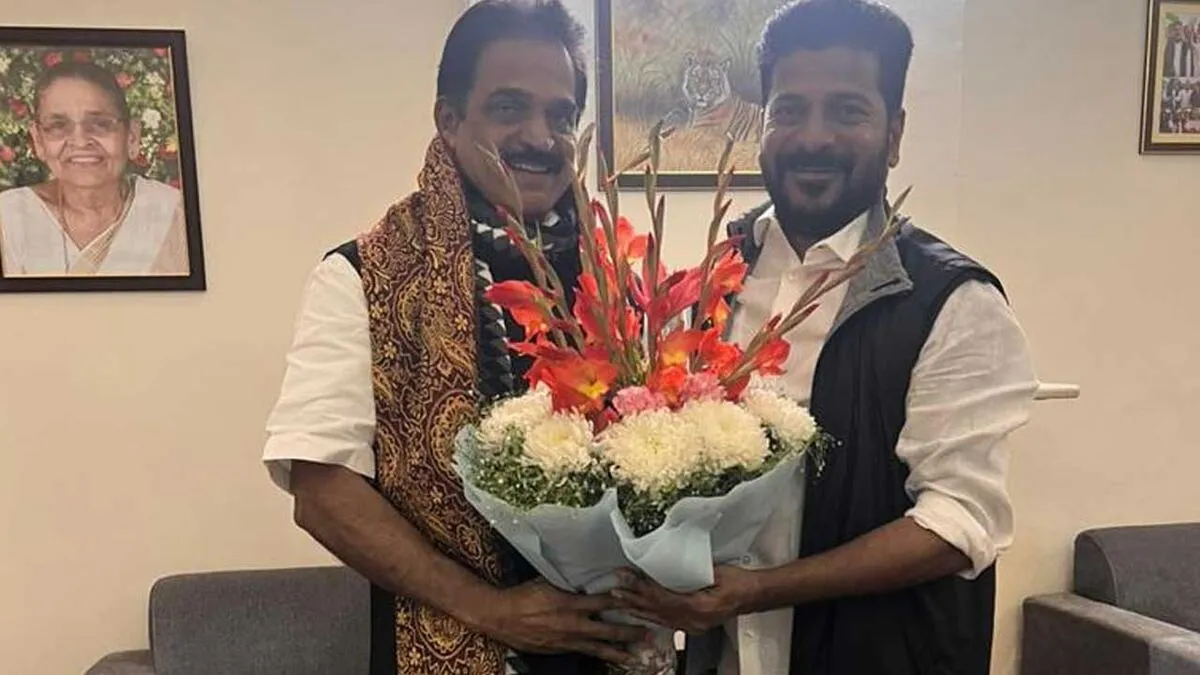 కేసీ వేణుగోపాల్‌తో రేవంత్ రెడ్డి భేటీ, రేపు ఖర్గే, రాహుల్‌తో, కేబినెట్ విస్తరణపై చర్చ!