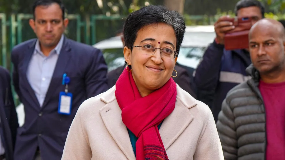 దిల్లీ సీఎంపై FIR నమోదు.. రేపే ఎన్నికలు