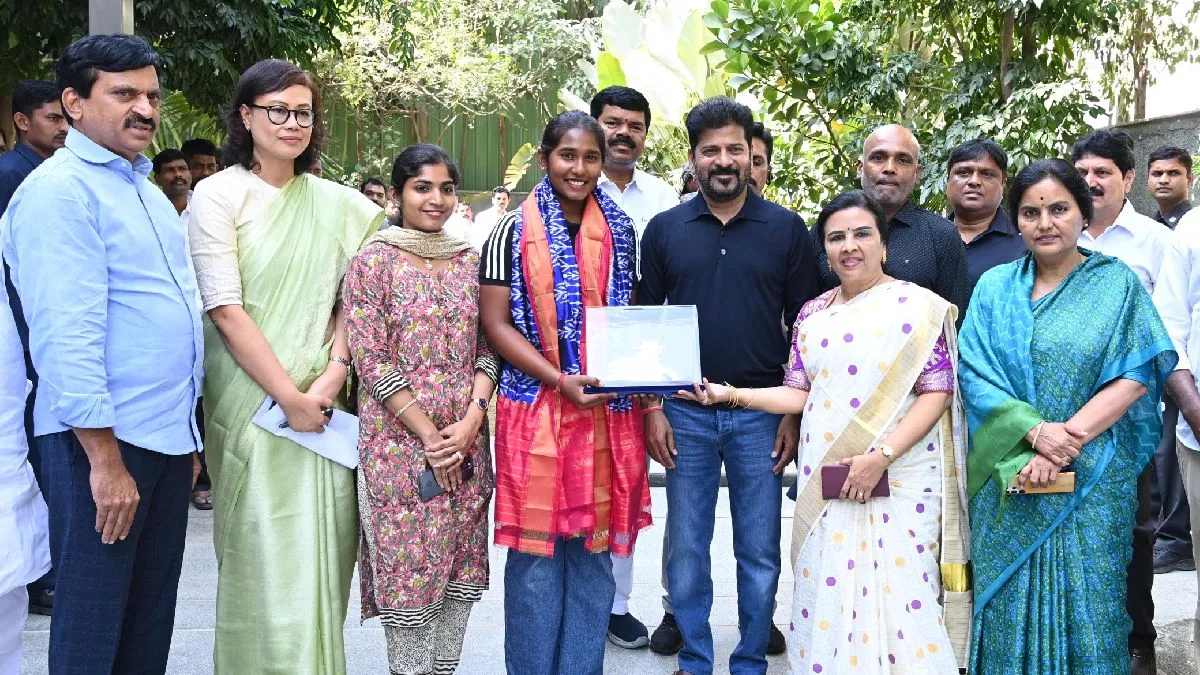 CM Revanth Reddy: శభాష్ త్రిష!.. కోటి రూపాయల నజరానా ప్రకటించిన సీఎం రేవంత్ రెడ్డి