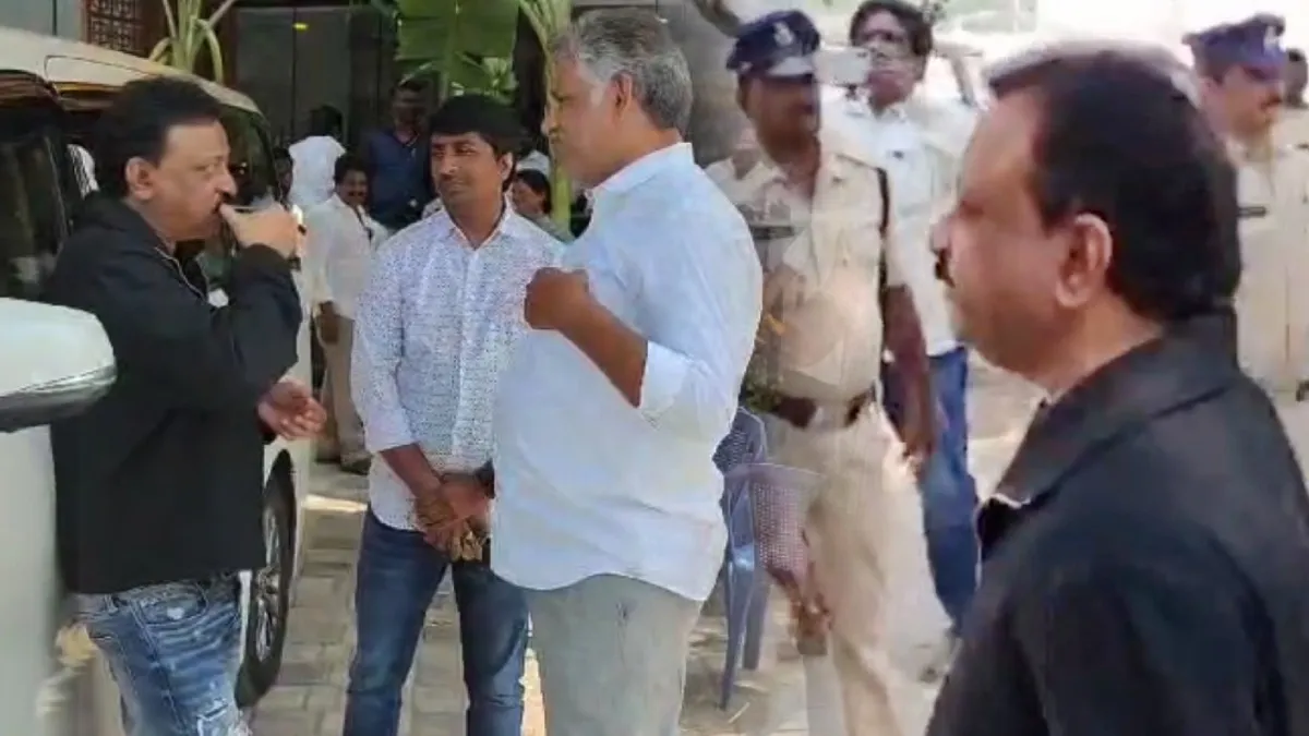 పోలీస్ ఎంక్వైరీకి హాజరైన డైరెక్టర్ ఆర్జీవీ.. వర్మను కలిసిన వైసీపీ నేతలు