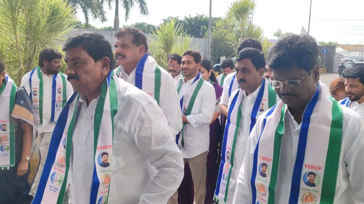 చొక్కా పట్టుకుని నిలబెడతాం-జగన్ కు హోదాపై బొత్స వార్నింగ్..!