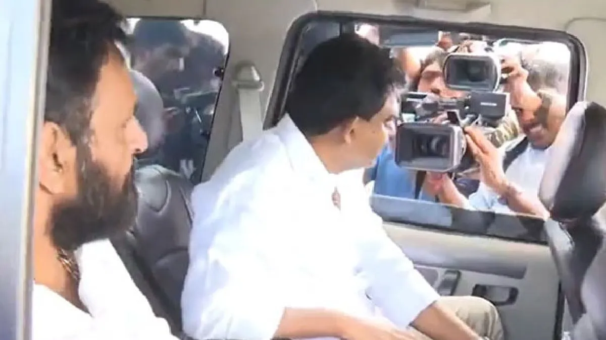 విజయవాడ జైలు వద్ద కొడాలి, పేర్నికి షాక్-జగన్ తో పాటు ఆయనకే ఎంట్రీ..!