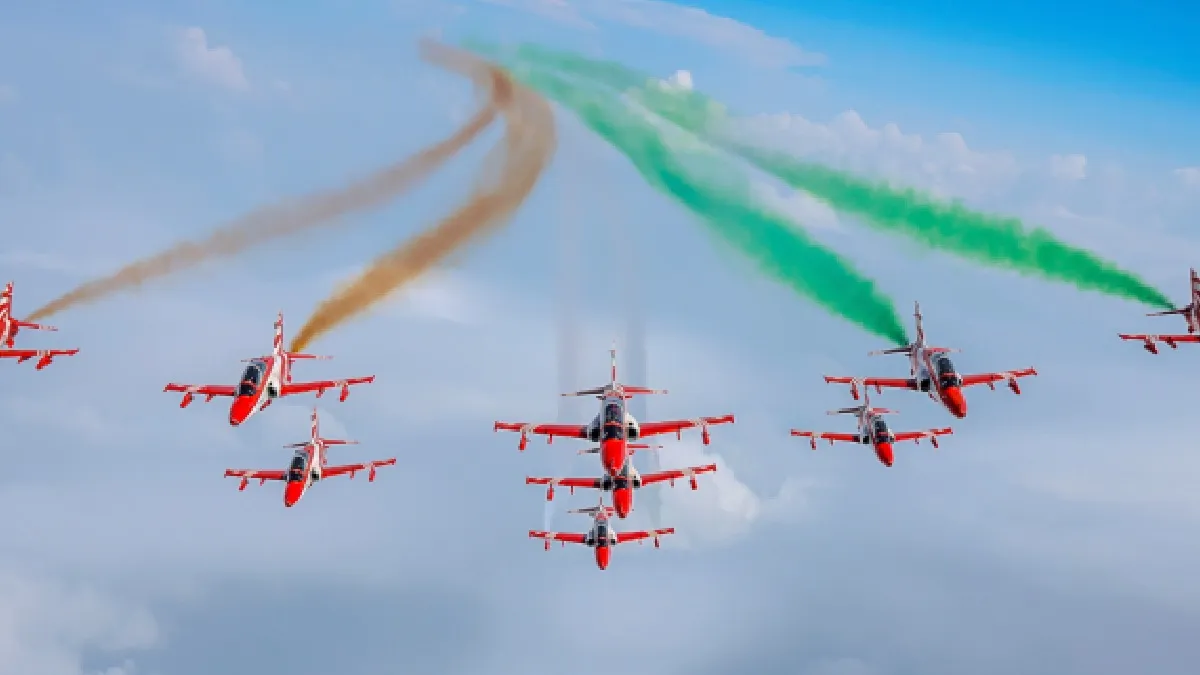 బెంగళూరులో అదరగొడుతున్న ఎయిర్ షో .. రెండో రోజు కూడా అదుర్స్