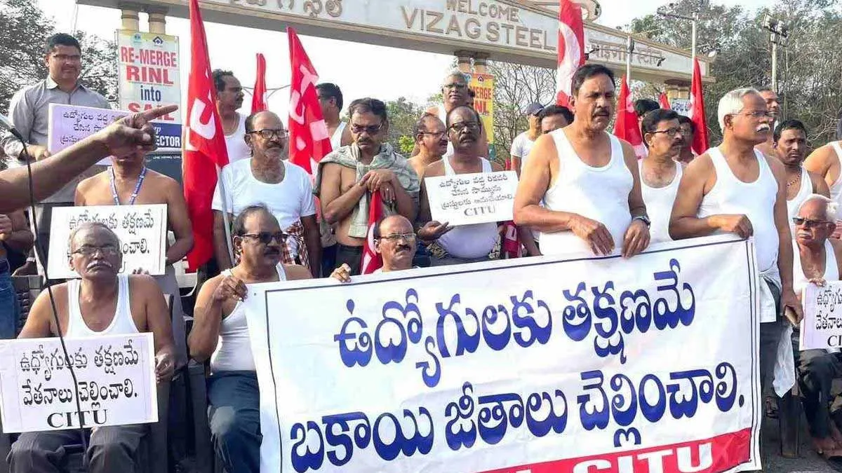 వైజాగ్ స్టీల్ ప్లాంట్లో సమ్మె సైరన్-కార్మిక సంఘాల నోటీసు..?