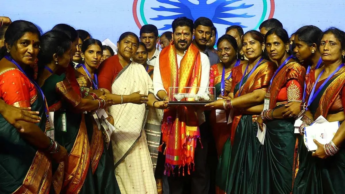 తెలంగాణా మహిళలకు అదిరిపోయే శుభవార్త చెప్పబోతున్న రేవంత్ సర్కార్!