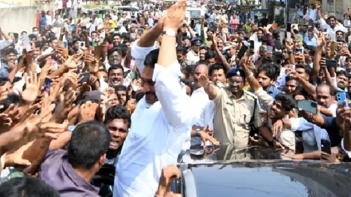 డొక్కు వాహనాల్లో జగన్-కనిపించని పోలీసులు-వైసీపీ ఫైర్..!