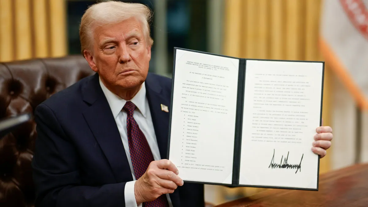 ఇక యూఎస్ `అధికారిక భాష` ఇదే- ట్రంప్ ఎగ్జిక్యూటివ్ ఆర్డర్ జారీ: బిల్ క్లింటన్ ఉత్తర్వులు రద్దు