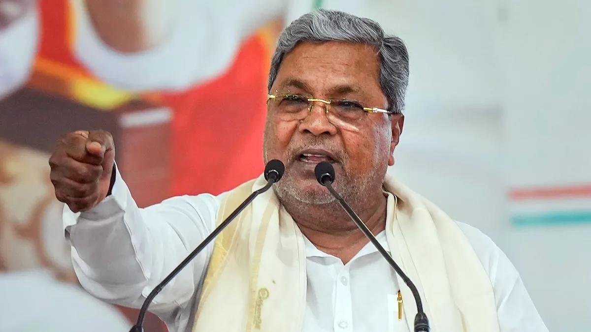 సిద్ధరామయ్య కుర్చీకి ఎసరు?: మొయిలీ ఎంట్రీతో రసవత్తరం