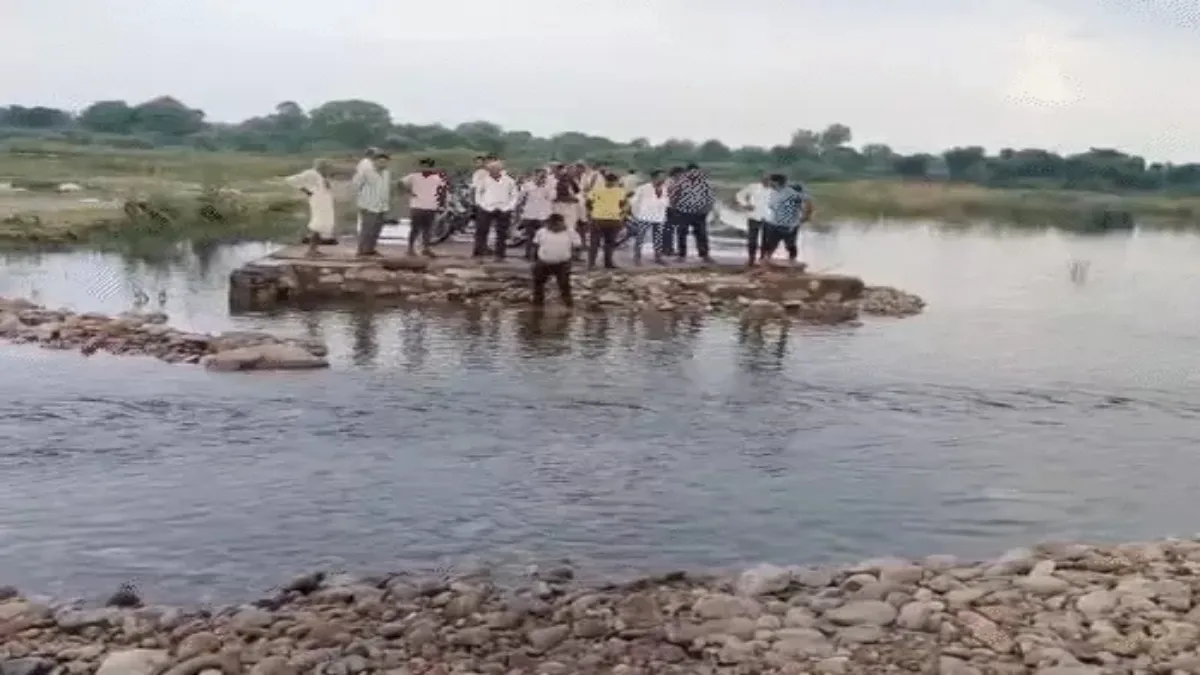 కొంపముంచిన గూగుల్‌ మ్యాప్.. నదిలో కొట్టుకుపోయిన కారు.. 9 మంది గల్లంతు..