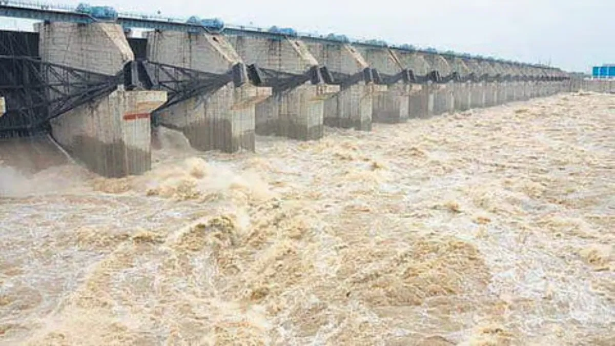 కృష్ణమ్మ మహోగ్రరూపం.. కృష్ణా పరీవాహక ప్రాంతాలకు రెడ్ అలర్ట్!