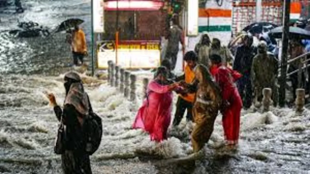 వాయు'గండం', 5 రోజులు కుండ పోతే - ఈ జిల్లాలకు తీవ్ర హెచ్చరిక..!!