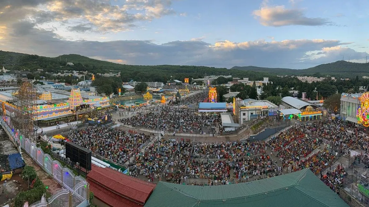 తిరుమల శ్రీవారి బ్రహ్మోత్సవాల్లో అరుదైన రికార్డు.. చంద్రబాబు ప్రశంసలు!