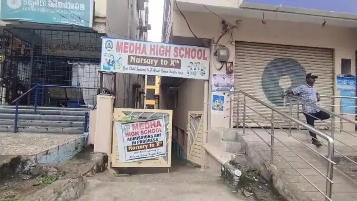 బోయిన్ పల్లి స్కూల్ లో గుట్టు చప్పుడు కాకుండా ధందా