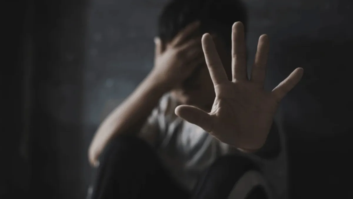 మైనర్ బాలుడిపై రెండేళ్లుగా అత్యాచారం.. 16 మంది నిందితులు !!