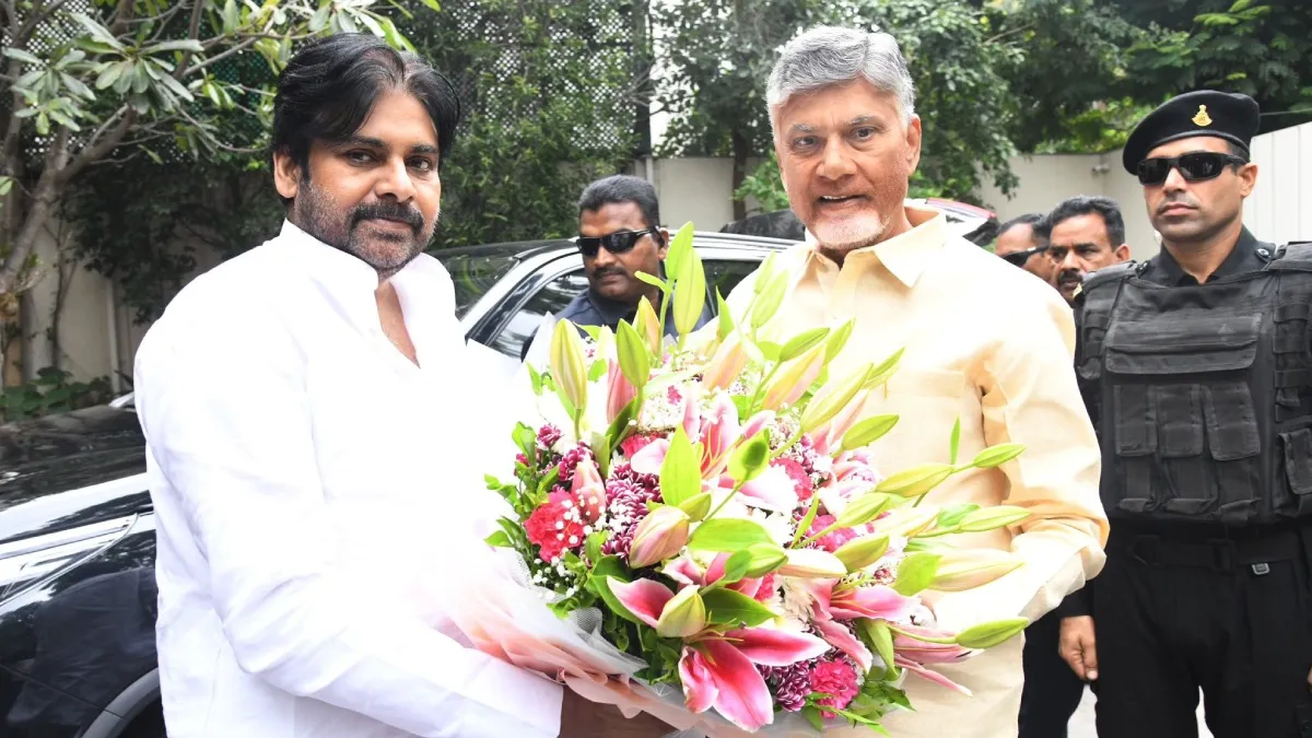 డిప్యూటీ సీఎం పవన్ కళ్యాణ్‌ను పరామర్శించిన సీఎం చంద్రబాబు..!!