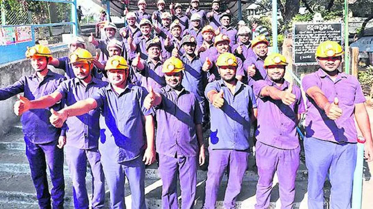 సింగరేణి కార్మికులకు 34 శాతం బోనస్ - ఒక్కో కార్మికుడికి రూ 1.95 లక్షలు..!!