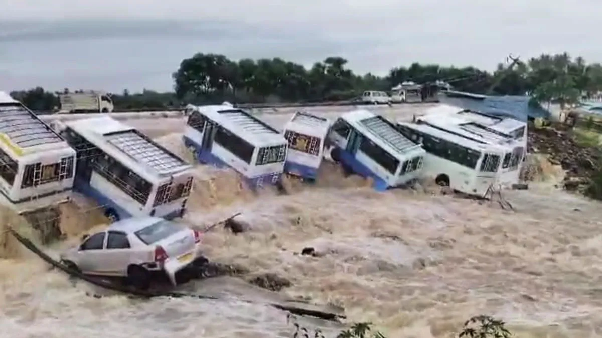 హై అలర్ట్, ముంచుకొస్తున్న తుఫాన్ - ఈ జిల్లాలకు అతి భారీ వర్షాలు..!!