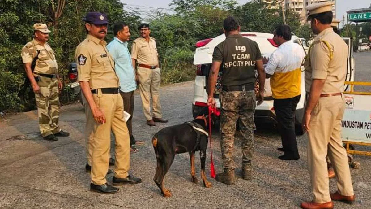 చంద్రబాబు పర్యటనకు ముందు తిరుపతిలో నాలుగుచోట్ల బాంబులు.. ఆ మెయిల్స్ తో పోలీసులు అలెర్ట్!