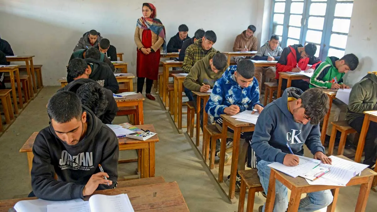 తెలంగాణ ఇంటర్ పరీక్షల షెడ్యూల్, ఏ రోజు ఏ సబ్జెక్ట్ - ఈ సారి కొత్తగా..!!